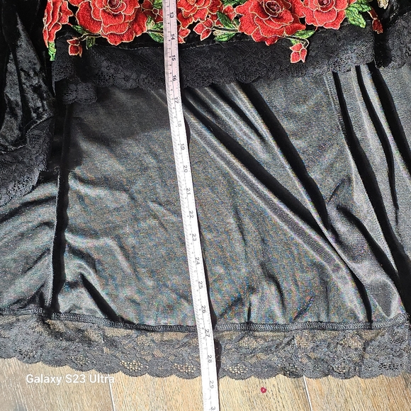 Elegant Black Velvet Dress with Floral Accents - Picture 11 of 11